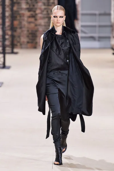 Look 23